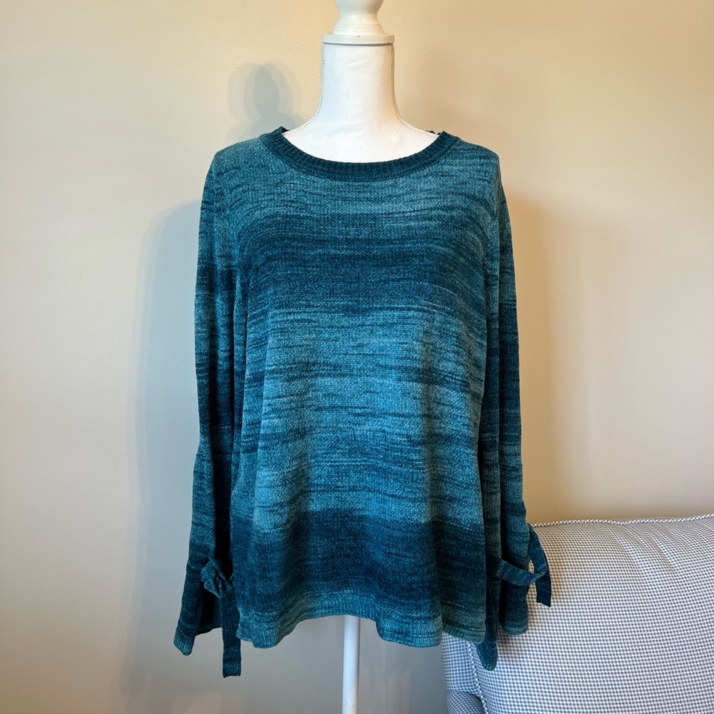 New with Tags St. John's Bay Sweater Long Bell Sleeve Size Large